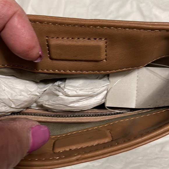 NWT Ann Taylor, small Crossbody bag. Zip top with inside pockets, chain strap - Picture 7 of 10